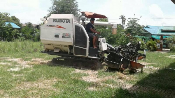 รถเกี่่ยวข้าว รถเกี่่ยวข้าว