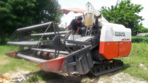 รถเกี่่ยวข้าว