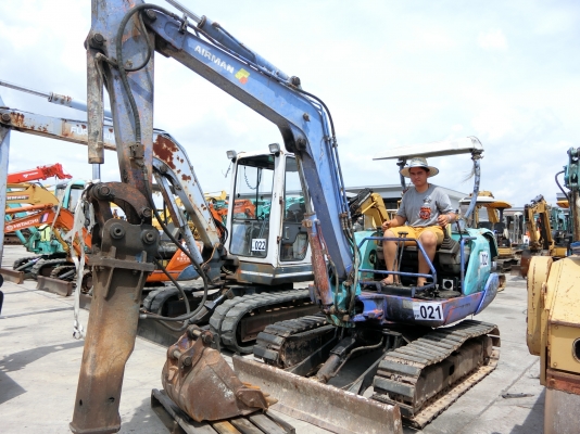 ขายด่วน HITACHI EX30 รถเก่านอกญี่ปุ่นแท้ พร้อมทำสีเก็บรายละเอียด มีหัวกระแทก แถมบุ้งกี๋ 1ใบ มีเอกสารใบอินวอยและใบซื้อขาย ราคา 420,000 บาท ราคาไม่แพงราคานี้ถือว่าคุ้ม   สนใจติดต่อ วัชรัตน์ รุ่งเรืองแทรคเตอร์ โทรติดต่อเจ้าของโดยตรง : 092-5768909 096-5411714