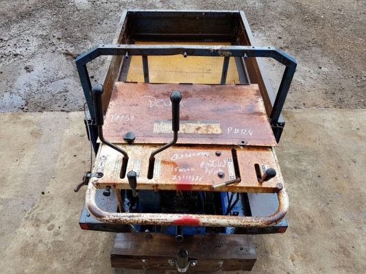 ขายรถบรรทุกตีนตะขาบแทรคยางนั่งขับเก่านอก