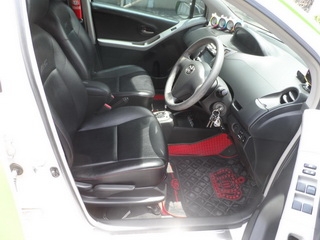 TOYOTA YARIS 1.5 AUTO ปี 2010 รถเจ้าของเดียว วิ่งน้อย พร้อมใช้ T.086-527-9533