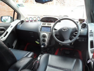 TOYOTA YARIS 1.5 AUTO ปี 2010 รถเจ้าของเดียว วิ่งน้อย พร้อมใช้ T.086-527-9533