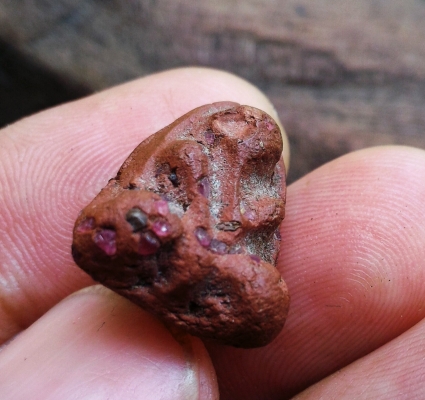 พระปิดตาเก่า เนื้อว่านผสมชานหมก ฝังพระธาตุเต็มองค์