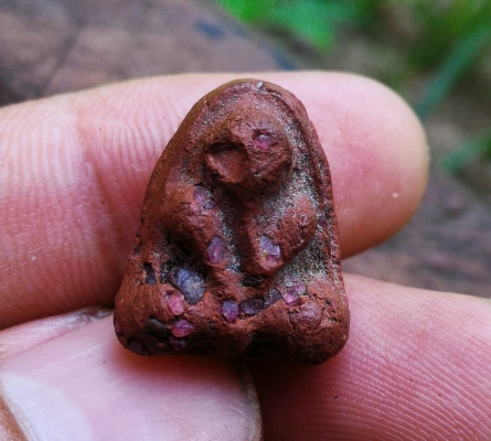 พระปิดตาเก่า เนื้อว่านผสมชานหมก ฝังพระธาตุเต็มองค์