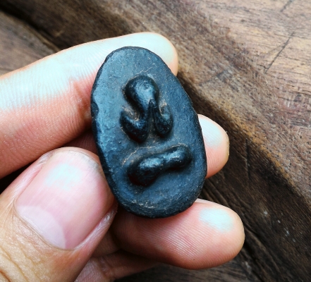 พระปิดตา หลวงปู่ไข่ เนื้อว่านจุ่มรักดำ องค์สวย หลังยันต์ เก่าแท้หายาก