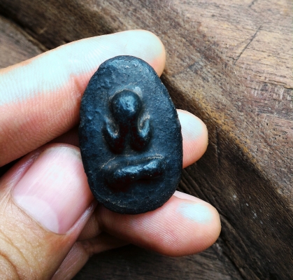 พระปิดตา หลวงปู่ไข่ เนื้อว่านจุ่มรักดำ องค์สวย หลังยันต์ เก่าแท้หายาก