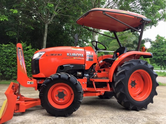 ขายรถไถ Kubota L3608(4WD) พร้อมใบมีดและผานบุกเบิกช้าง รถสวยพร้อมใช้งาน