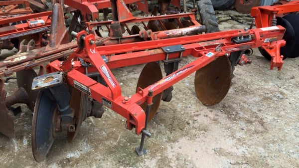 ขายรถไถ Kubota L3608(4WD) พร้อมใบมีดและผานบุกเบิกช้าง รถสวยพร้อมใช้งาน