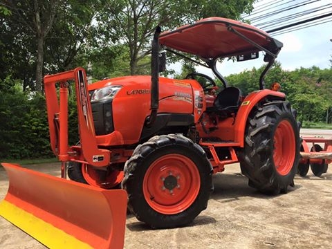 ขายรถไถ Kubota L4708SP (4WD) พร้อมใบมีดและผานพรวนช้าง24x6 รถไร่ ใช้งานน้อย สวยๆ พร้อมใช้งาน