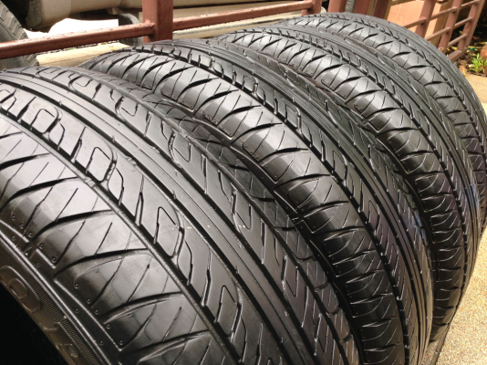 ยาง Dunlop 245 70 16 ปี15 ดอกเต็ม ราคาไม่แพง