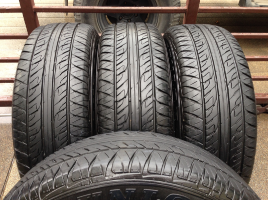 ยาง Dunlop 245 70 16 ปี15 ดอกเต็ม ราคาไม่แพง