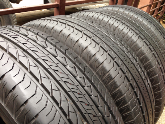 ยาง Bridgestone 235 70 16 กลางปี15 ดอกเต็ม ราคาไม่แพง