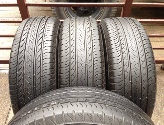 ยาง Bridgestone 235 70 16 กลางปี15 ดอกเต็ม ราคาไม่แพง
