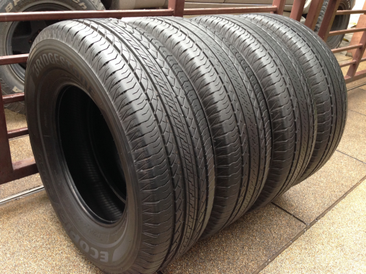 ยาง Bridgestone 235 70 16 กลางปี15 ดอกเต็ม ราคาไม่แพง