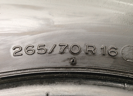 ยาง Michelin 265 70 16 กลางปี12 ดอกเต็ม ราคาไม่แพง