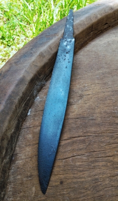 ใบมีดดาบเก่า มีดหมอโบราณ ตีขึ้นรูปด้วยมือ ตีจากเหล็กขิ้นเดียว เนื้อโลหะเก่าสีออกดำน้ำเงิน