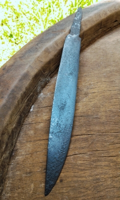 ใบมีดดาบเก่า มีดหมอโบราณ ตีขึ้นรูปด้วยมือ ตีจากเหล็กขิ้นเดียว เนื้อโลหะเก่าสีออกดำน้ำเงิน