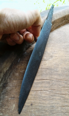 ใบมีดดาบเก่า มีดหมอโบราณ ตีขึ้นรูปด้วยมือ ตีจากเหล็กขิ้นเดียว เนื้อโลหะเก่าสีออกดำน้ำเงิน