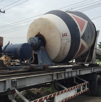 ขายครับถังโม่ปูนลูกใหญ่ๆราคาเบาๆ 180000฿ต่อรองได้ครับ