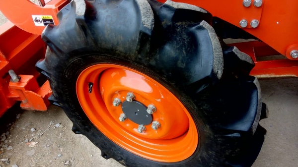 ขายรถไถคูโบต้า  KUBOTA   L 3608SP พร้อมชุดใบมีดดันหน้าคานล่าง  ผาน 5X22