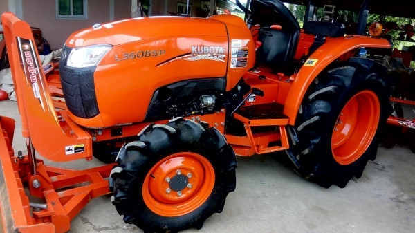 ขายรถไถคูโบต้า  KUBOTA   L 3608SP พร้อมชุดใบมีดดันหน้าคานล่าง  ผาน 5X22