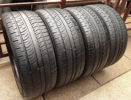 ยาง PIRELLI 255 45 20 ปี12 ดอกเยอะ ราคาไม่แพง