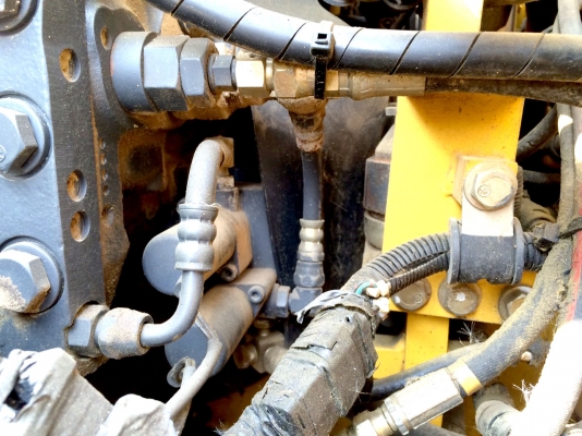 รถแบคโฮ KOMATSU PC130-7 จากญี่ปุ่น (เจ้าของขายเอง) รถแบคโฮ KOMATSU PC130-7 จากญี่ปุ่น (เจ้าของขายเอง)