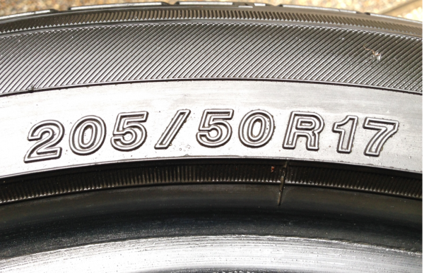ยาง Yokohama 205 50 17 สิ้นปี12 ดอกเต็ม ราคาไม่แพง