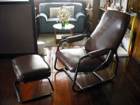 เก้าอี้หนังปรับเอนนอนได้ พร้อมที่วางขา