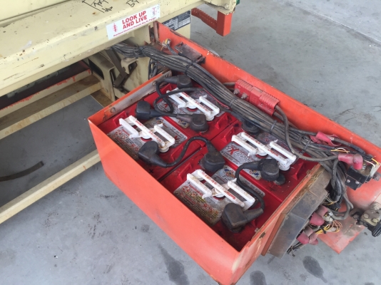 ขายกระเช้ากรรไกรJLG  สูง5.70เมตร มือสองญี่ปุ่นใช้แบต24โวลด์สภาพดีพร้อมใช้งาน