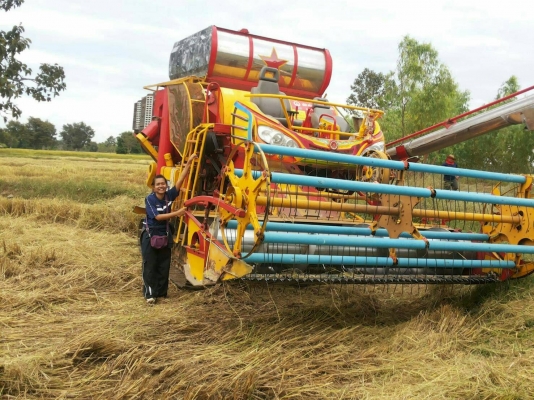 รถเกี่ยวข้าวรุ่นปลดหนี้ เกษตรพัฒนา เครื่องยนต์ 210 แรงม้าเทอร์โบ ตัวเดิน10 ปั้ม 23 ญีปุ่น ตู้นวด 22 ลูกนวด รถเกี่ยวข้าวรุ่นปลดหนี้ เกษตรพัฒนา เครื่องยนต์ 210 แรงม้าเทอร์โบ ตัวเดิน10 ปั้ม 23 ญีปุ่น ตู้นวด 22 ลูกนวด