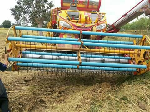 รถเกี่ยวข้าวรุ่นปลดหนี้ เกษตรพัฒนา เครื่องยนต์ 210 แรงม้าเทอร์โบ ตัวเดิน10 ปั้ม 23 ญีปุ่น ตู้นวด 22 ลูกนวด รถเกี่ยวข้าวรุ่นปลดหนี้ เกษตรพัฒนา เครื่องยนต์ 210 แรงม้าเทอร์โบ ตัวเดิน10 ปั้ม 23 ญีปุ่น ตู้นวด 22 ลูกนวด