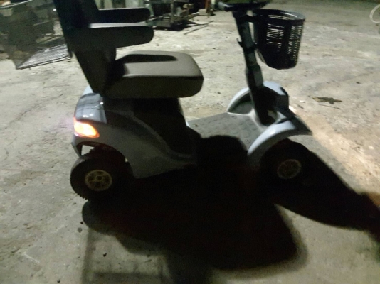 ขอบคุณลูกค้าจาก อ.วังน้อย ที่ไว้ใจสินค้าเรา รถไฟฟ้าคนชรานั้งขับยี่ห้อซูซูกิพร้อมใช้เก่าญี่ปุ่นสภาพ80\% ราคา 28,000บาท