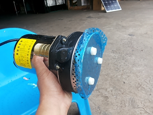 ปั้มน้ำไดโว่ใช้แบต12v.ท่อ1นิ้วตัวเป็นสแตนเลส มีคลิปทดสอบ