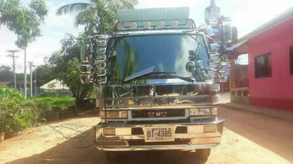 รถบรรทุก6ล้อ