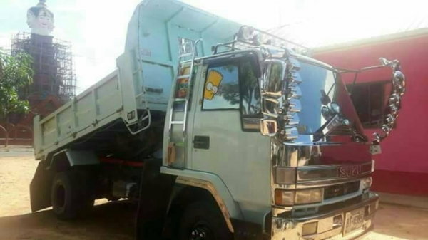 รถบรรทุก6ล้อ