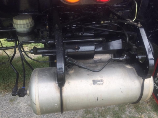 ขายรถบรรทุกหกล้อดัมพ์ KL300 เครื่อง EH700-168 แรง กระบะดัมพ์ แอร์พร้อม พวงมาลัยพาวเวอร์ เบรคแห้ง ทะเบียนพร้อม