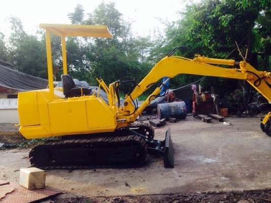 ขายแมคโครPc20-3 มีตัวคีบและบุ้งกี๋ให้ครับ พร้อมใช้งาน ขาย 105000 บาท