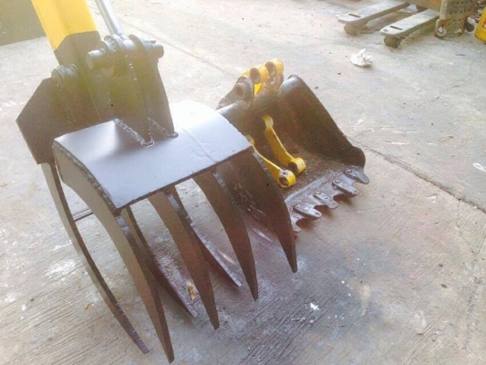 ขายแมคโครPc20-3 มีตัวคีบและบุ้งกี๋ให้ครับ พร้อมใช้งาน ขาย 105000 บาท