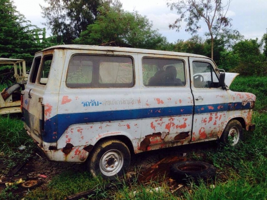 ขายตู้ฟอร์ดทรานชิค เครื่องวอลโว่ไม่มีเล่มเอาไปทำร้านอาหารครับ ขาย 38000 บาท เอาแบตมาใส่ขับได้เลย