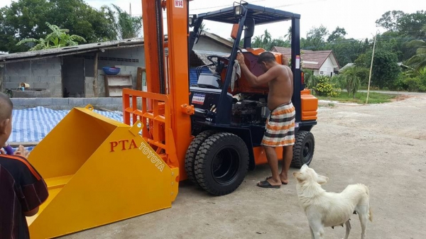 มองหารถโฟล์คลิฟท์งาเท  นึกถึง  พีทีเอ  ชลบุรี081-8342060เราส่งฟรีมาแล้วทั่วประเทศดูได้จากในโพสท์นี้