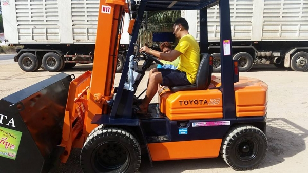 มองหารถโฟล์คลิฟท์งาเท  นึกถึง  พีทีเอ  ชลบุรี081-8342060เราส่งฟรีมาแล้วทั่วประเทศดูได้จากในโพสท์นี้