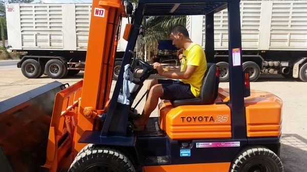 มองหารถโฟล์คลิฟท์งาเท  นึกถึง  พีทีเอ  ชลบุรี081-8342060เราส่งฟรีมาแล้วทั่วประเทศดูได้จากในโพสท์นี้