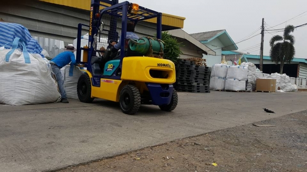 มองหารถโฟล์คลิฟท์งาเท  นึกถึง  พีทีเอ  ชลบุรี081-8342060เราส่งฟรีมาแล้วทั่วประเทศดูได้จากในโพสท์นี้