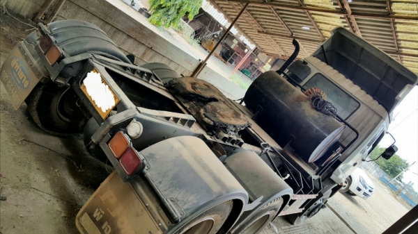 ขายรถบรรทุก 10 ล้อหัวลาก ISUZU DECA 270 แรงม้าปี 2545 ราคา 950000