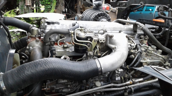 ขายหัวลาก10ล้อเมก้า260 ปี48 เครื่องดี คัชซีสวย ยางดี ช่วงล่างแน่นเครื่องเดิมเกียร์เดิม หัวเดิมบางไม่เคยทำสี รถสวยพร้อมใช้งาน