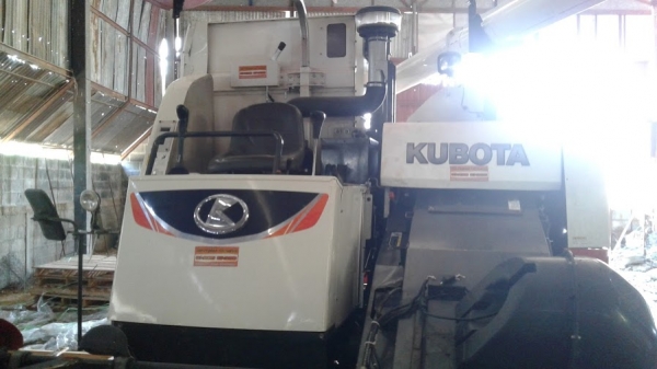 ขายด่วนคูโบต้า 95 พลัส 1300ชม ปี57 สภาพดี เครื่องดี ทะเบียนพร้อมโอน