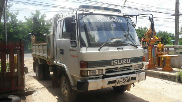 รถบรรทุก6ล้อดั้ม