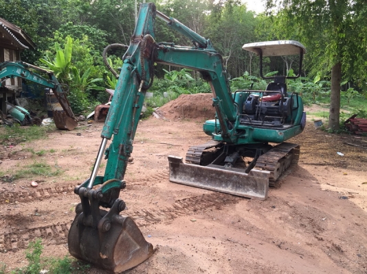 ขายรถขุดเล็ก แบคโครเล็กkomatsu pc30-7ตามสภาพพร้อมทำงาน