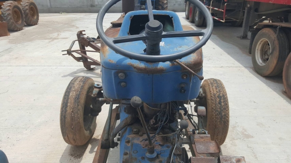 ขาย รถไถ FORD 6600 T5 เอาไปติดคีบอ้อยได้เลย เอกสารเล่มทะเบียนครบ อุปกรณ์มีชุดผานดันหน้าให้ครับ